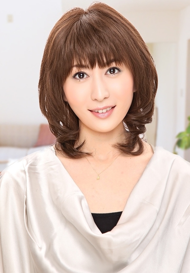 デコルテ・カール